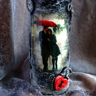 Декупаж пляшок (72 фото): прикраса туалетним папером і яєчною шкарлупою пляшки своїми руками, майстер-клас з об’ємного декупажу пляшок для чоловіків на 23 Лютого, декорування тканиною в стилі шеббі-шик