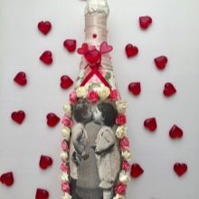 Декупаж пляшок (72 фото): прикраса туалетним папером і яєчною шкарлупою пляшки своїми руками, майстер-клас з об’ємного декупажу пляшок для чоловіків на 23 Лютого, декорування тканиною в стилі шеббі-шик