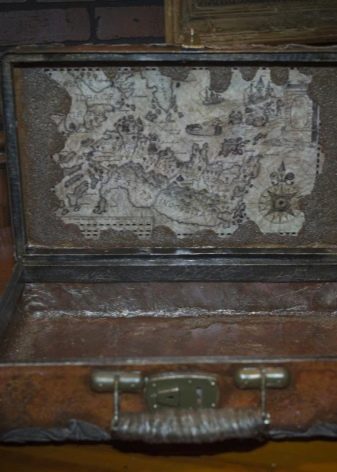 Декупаж валізи (25 фото): поетапний майстер-клас з декупажу старого валізи в стилі прованс і вінтаж