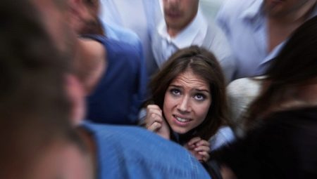 Демофобия: як називається страх натовпу? Чому виникає страх перед людними місцями? Симптоми, діагностика та лікування фобії