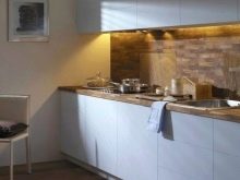 Дерев’яна стільниця для кухні (40 фото): моделі з масиву дуба, бука, модрини та інші, плюси і мінуси кухонних стільниць з натурального дерева
