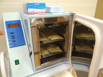 Дезінфекція перукарських інструментів: вибір стерилізаторів для обробки інструментів по Санпін? Вибираємо дезінфікуючі засоби