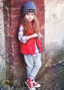 Дитячі кросівки (86 фото): для дівчаток-підлітків 12 років, розміри, чорні моделі з вогниками, футбольні і в’язані, відгуки