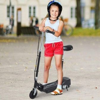 Дитячі самокати з сидінням: моделі 3 в 1 з батьківською ручкою для дітей, 3-колісні та інші для самих маленьких малюків