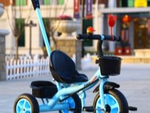 Дитячі велосипеди від 2 років: вибір для дівчаток і хлопчиків триколісних і двоколісних велосипедів. Огляд моделей для малюків