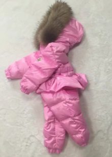 Дитячий комбінезон Moncler (65 фото): зимовий пуховий напівкомбінезон Монклер для дівчаток, відгуки