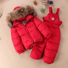 Дитячий комбінезон Moncler (65 фото): зимовий пуховий напівкомбінезон Монклер для дівчаток, відгуки