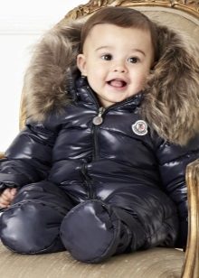 Дитячий комбінезон Moncler (65 фото): зимовий пуховий напівкомбінезон Монклер для дівчаток, відгуки