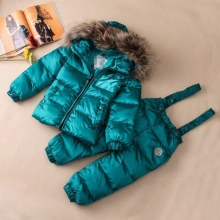Дитячий комбінезон Moncler (65 фото): зимовий пуховий напівкомбінезон Монклер для дівчаток, відгуки