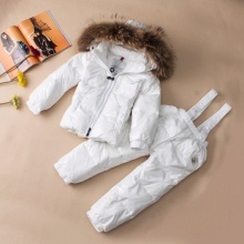 Дитячий комбінезон Moncler (65 фото): зимовий пуховий напівкомбінезон Монклер для дівчаток, відгуки