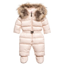 Дитячий комбінезон Moncler (65 фото): зимовий пуховий напівкомбінезон Монклер для дівчаток, відгуки