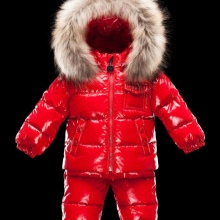Дитячий комбінезон Moncler (65 фото): зимовий пуховий напівкомбінезон Монклер для дівчаток, відгуки