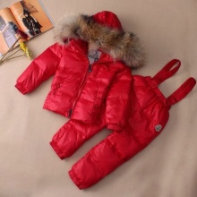 Дитячий комбінезон Moncler (65 фото): зимовий пуховий напівкомбінезон Монклер для дівчаток, відгуки