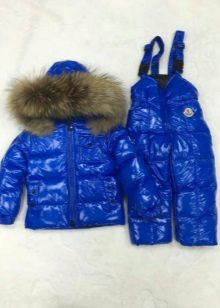 Дитячий комбінезон Moncler (65 фото): зимовий пуховий напівкомбінезон Монклер для дівчаток, відгуки