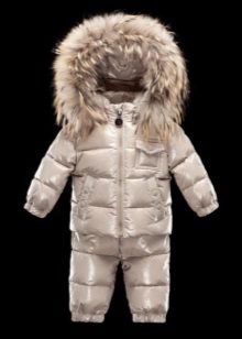 Дитячий комбінезон Moncler (65 фото): зимовий пуховий напівкомбінезон Монклер для дівчаток, відгуки