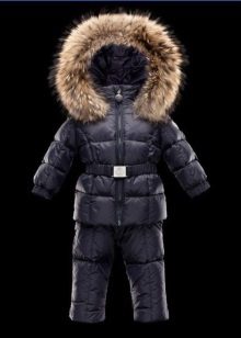 Дитячий комбінезон Moncler (65 фото): зимовий пуховий напівкомбінезон Монклер для дівчаток, відгуки