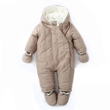 Дитячий комбінезон Moncler (65 фото): зимовий пуховий напівкомбінезон Монклер для дівчаток, відгуки