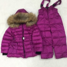 Дитячий комбінезон Moncler (65 фото): зимовий пуховий напівкомбінезон Монклер для дівчаток, відгуки