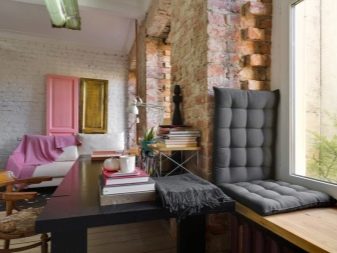 Диван-підвіконня (50 фото): приклади в квартирі диванчика замість підвіконня, розміри, особливості оформлення та типи конструкцій