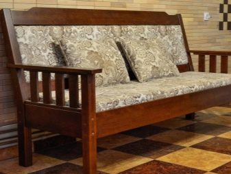 Диван у вітальню (60 фото): маленький диванчик і диван-кушетка, моделі з тумбою та місцем під взуття, вузький міні-диван і кутові конструкції зі спальним місцем, варіанти в дизайні інтер’єру