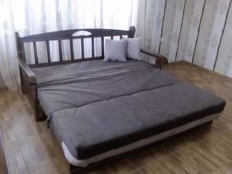 Дивани-акордеони з ортопедичним матрацом і ящиком для білизни: кутові дивани-ліжка та інші моделі