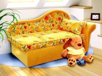 Дивани-кушетки (59 фото): розкладні зі спинкою і ящиком для білизни, маленькі одномісні диванчики і інші моделі