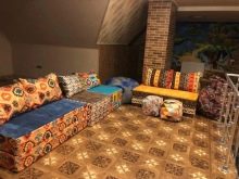 Дивани-ліжка (91 фото): як вибрати розкладний прямий або модульний диван-ліжко, з підлокітниками і без них? Моделі шириною 120 см і інших розмірів
