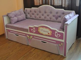 Дивани з бортами для дітей від 3 років (51 фото): ліжко-диван для дівчаток і хлопчиків, розкладні диванчики з бортиками