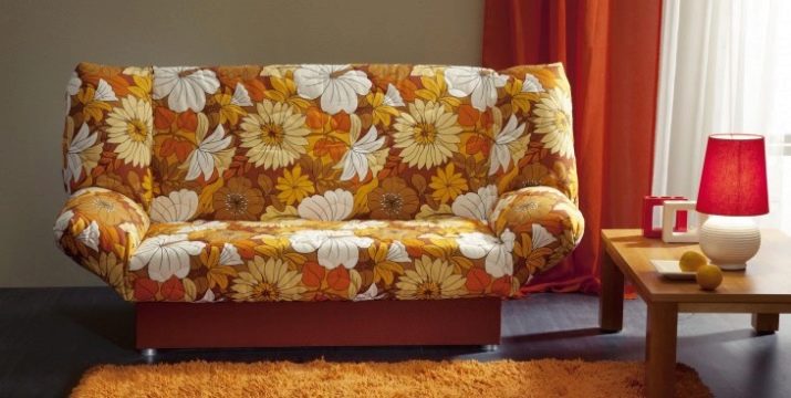 Дивани з механізмом «клік-кляк» (77 фото): диван-ліжко з ортопедичним матрацом і інші моделі. Їх перетяжка. Як вони розкладаються? Відгуки покупців