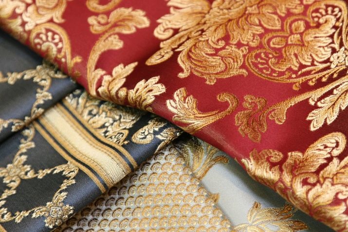 Дивани з механізмом «клік-кляк» (77 фото): диван-ліжко з ортопедичним матрацом і інші моделі. Їх перетяжка. Як вони розкладаються? Відгуки покупців