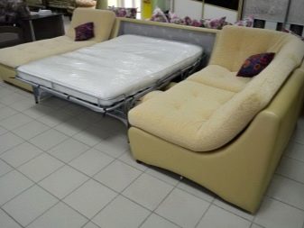 Дивани з механізмом «седафлекс»: вибираємо диван-ліжко з механізмом «американська розкладачка», кутові і вузькі моделі