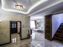 Дизайн холу в приватному будинку і квартирі (80 фото): красиві шпалери в інтер’єрі холу-передпокою в заміському будинку, оформлення невеликого і великого холів
