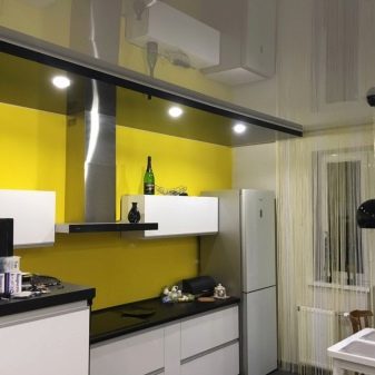 Дизайн кухні 4 кв. м (62 фото): інтер’єр маленької кухні 4 квадратних метри з холодильником і без, малогабаритні кутові кухонні гарнітури в «хрущовці»