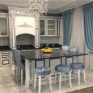 Дизайнерські стільці для кухні (фото 48): стильні та незвичайні кухонні стільці, модні пластикові та велюрові моделі, приклади цікавих дизайнів
