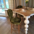 Дизайнерські стільці для кухні (фото 48): стильні та незвичайні кухонні стільці, модні пластикові та велюрові моделі, приклади цікавих дизайнів