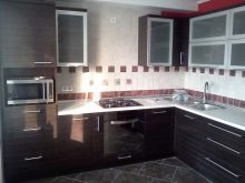 Кухні венге (75 фото): поєднання кухонного гарнітура венге з білим і бежевим, приклади дизайну інтер’єру з кутовою кухнею кольору венге
