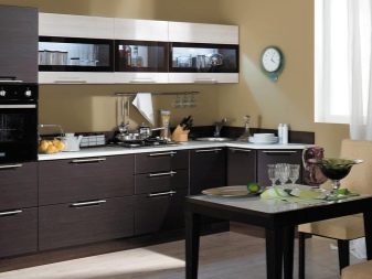 Кухні венге (75 фото): поєднання кухонного гарнітура венге з білим і бежевим, приклади дизайну інтер’єру з кутовою кухнею кольору венге