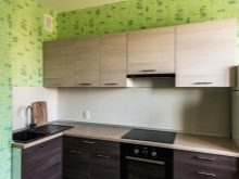 Кухня під дерево (82 фото): кухні з пластика під дерево в дизайні інтер’єру, кутові кухонні гарнітури, кольору фасадів під дерево і камінь, світлі і темні кухні