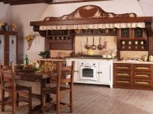 Кухня під старовину (61 фото): старовинні кухонні гарнітури з дерева, біла меблі в старому стилі в інтер’єрі, інші нюанси оформлення