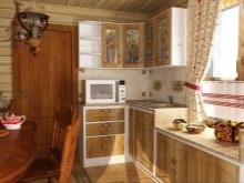 Кухня під старовину (61 фото): старовинні кухонні гарнітури з дерева, біла меблі в старому стилі в інтер’єрі, інші нюанси оформлення