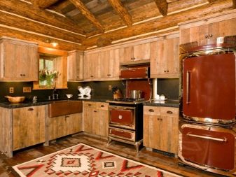 Кухня під старовину (61 фото): старовинні кухонні гарнітури з дерева, біла меблі в старому стилі в інтер’єрі, інші нюанси оформлення