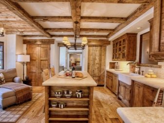 Кухня під старовину (61 фото): старовинні кухонні гарнітури з дерева, біла меблі в старому стилі в інтер’єрі, інші нюанси оформлення