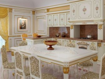 Кухня під старовину (61 фото): старовинні кухонні гарнітури з дерева, біла меблі в старому стилі в інтер’єрі, інші нюанси оформлення