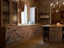 Кухня під старовину (61 фото): старовинні кухонні гарнітури з дерева, біла меблі в старому стилі в інтер’єрі, інші нюанси оформлення