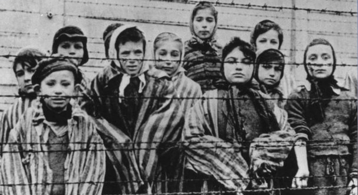 Історія татуювальника з Освенцима, який зумів не лише вижити, але і знайти свою любов в концтаборі
